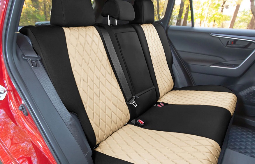 Natural wear: Choose the right seat covers / floor mats