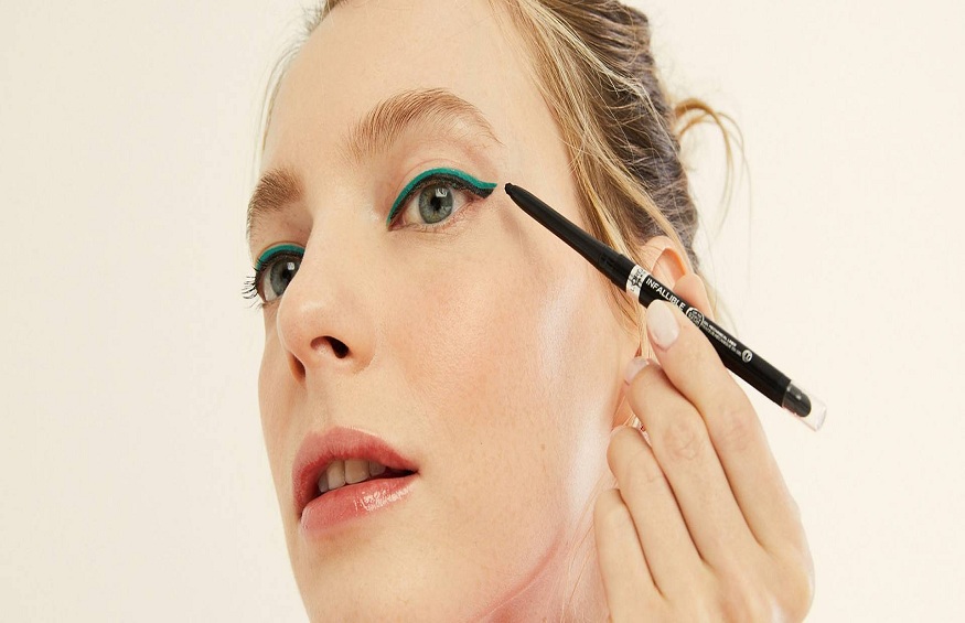 Know The Different Shades Of Eyeliner That Suits Your Skin Tone